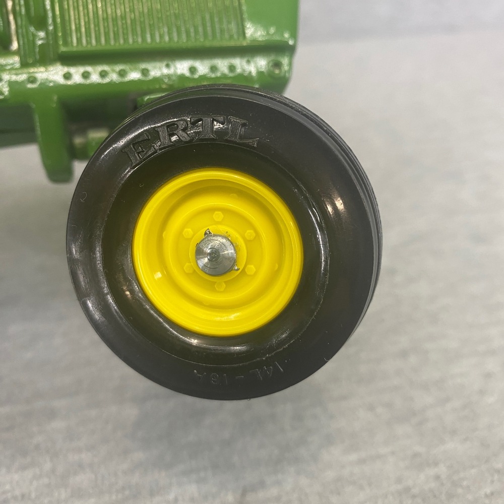 Vintage Ertl Diecast 1:16 Scale John Deere Row Crop Farm Tractor w/ Cab No Box - Picture 7 of 8